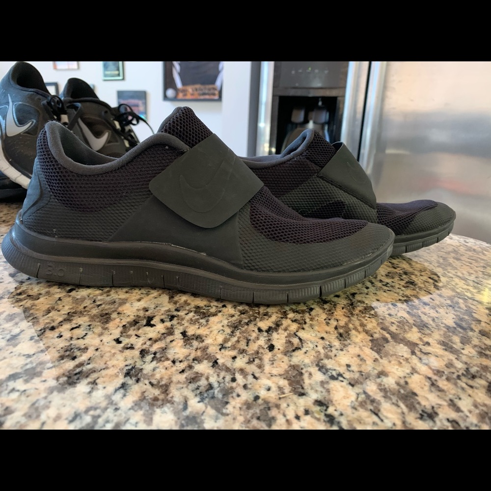 Nike Socfly - Women 9/men’s 7.5